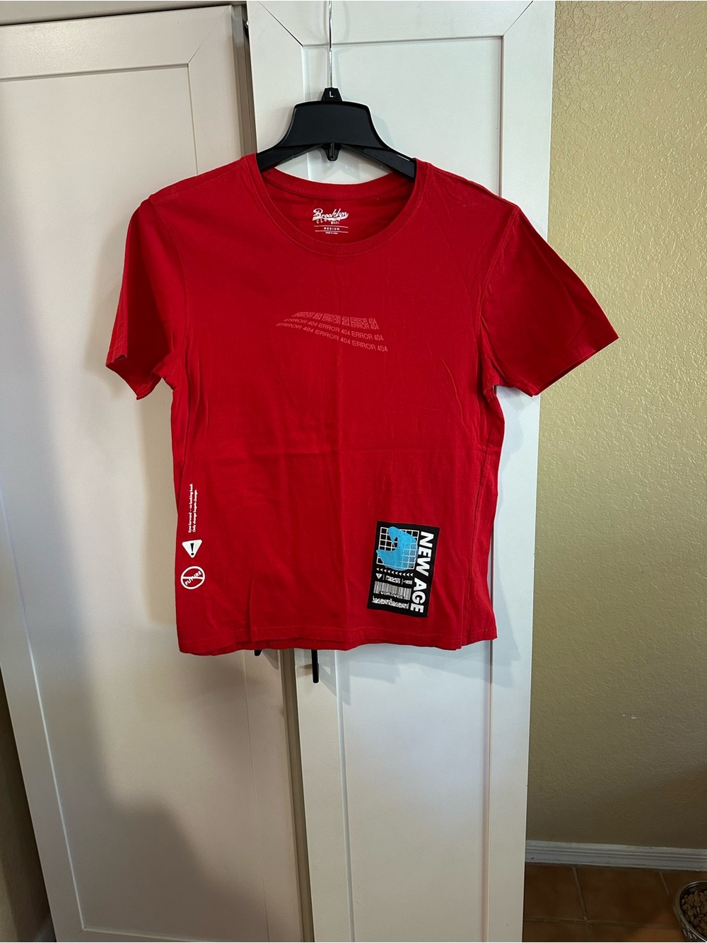 Med Men's Red Brooklyn World Wide Endless Waves Graphic Tee